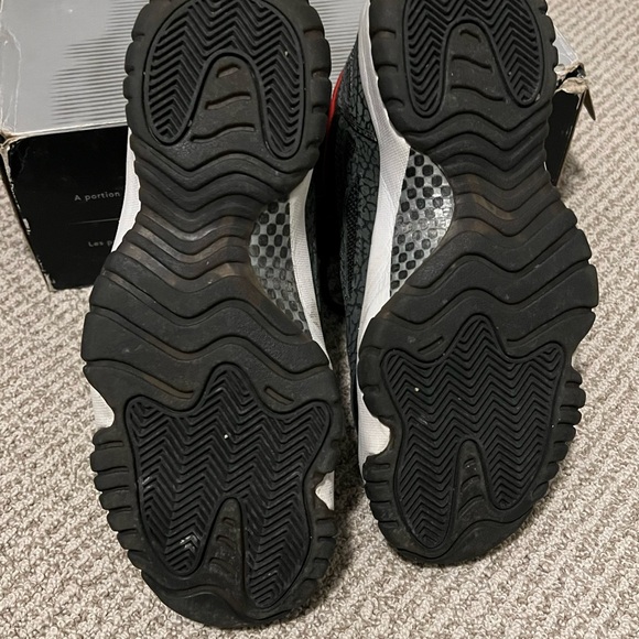 Nike Air Jordan 11 Retro Low size 9 - Picture 6 of 8